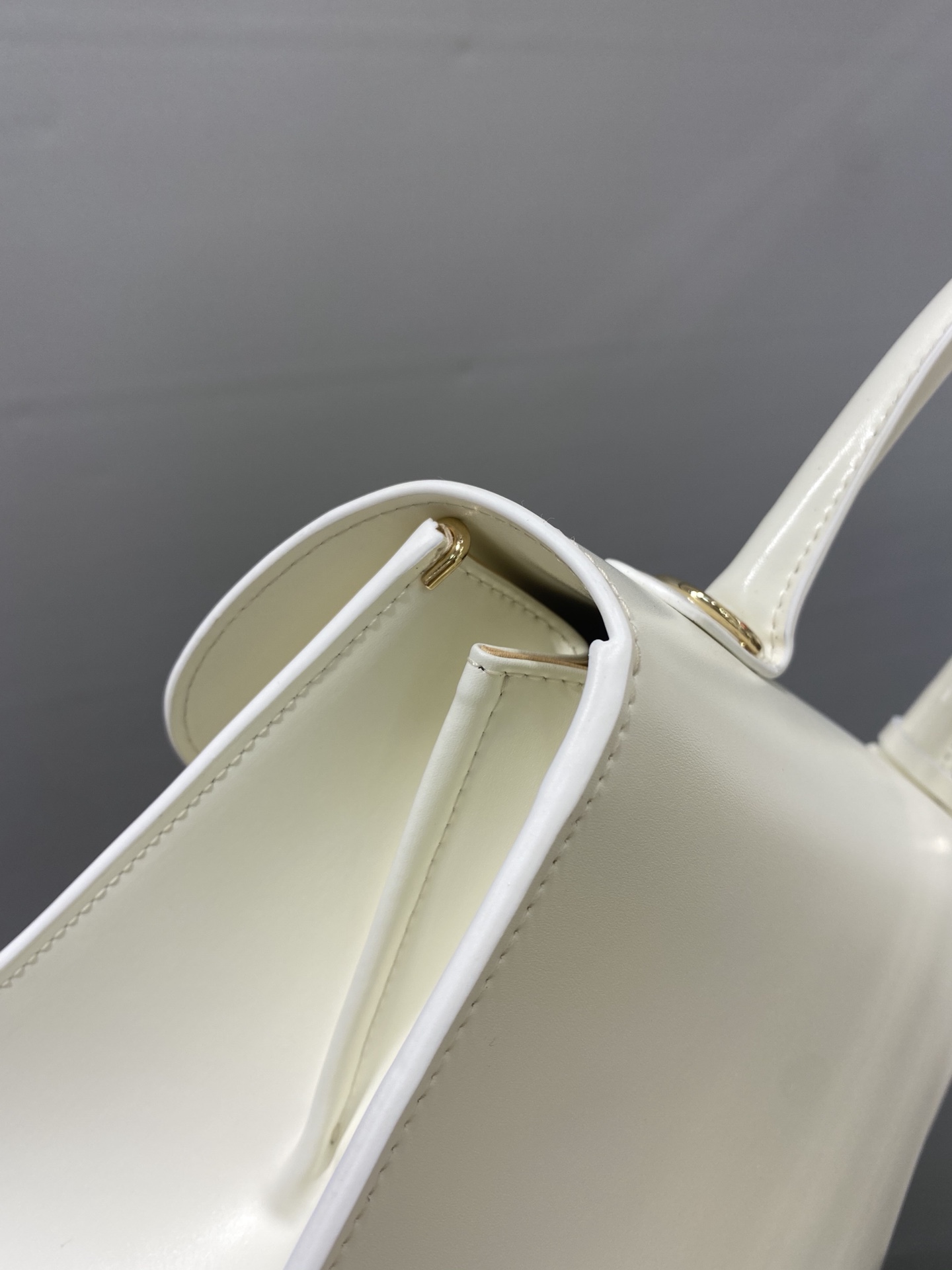 델보 브리앙 박스백 미듐